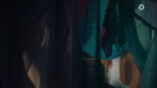 Zoe Moore hot ⭐ Mutter, Kutter, Kind (2021)