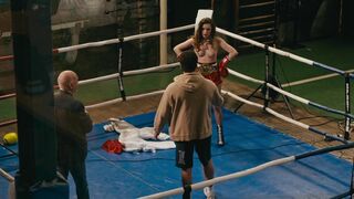 Nudity Boxing with Elena Siberia - L'amour c'est mieux que la vie