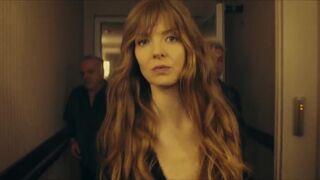 Pheline Roggan sexy, Sandra Hüller hot - Das schwarze Quadrat (2021)