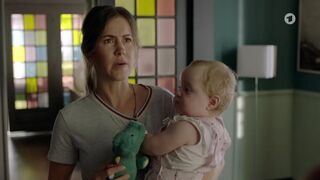 Kathrin von Steinburg sexy lingerie ⭐ Toni, mannlich, Hebamme s01e06 (2021)