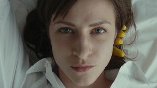 Underwater and Bath Nude Scenes ⭐ Luisa-Celine Gaffron, Natalia Belitski great ⭐ Stillstehen (2019)