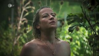 Nina Gummich naked ⭐ Theresa Wolff Waidwund (2022)