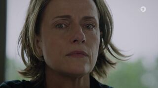 Alexandra Weis, Claudia Michelsen, etc - Auf dem Grund (2022) Nudity Episode