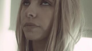 Meghan Oberholzer sexy, Genesis Canda ⭐ Iris (2020)