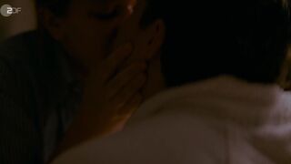 Isabella Wolf naked - Fett und Fett s02e02 (2019) bathroom nude scene