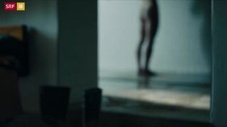 Sophie Rogall nude - Riesending - Jede Stunde zählt  (2022)