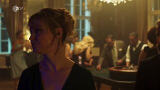Bathroom Scene ⭐ Lisa Wagner nude ⭐ Kommissarin Heller s01e10 (2019)