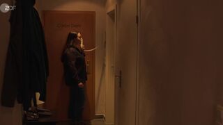Bathroom Scene ⭐ Lisa Wagner nude ⭐ Kommissarin Heller s01e10 (2019)