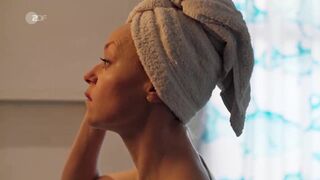 Bathroom Scene ⭐ Lisa Wagner nude ⭐ Kommissarin Heller s01e10 (2019)