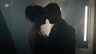 Emily Cox nudity scene ⭐ Kleine Eheverbrechen (2023)