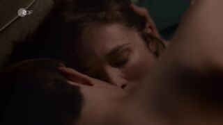 Friederike Becht nude sex scene ⭐ Trügerische Unschuld (2022)