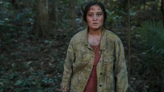 Lesbian Scenes ⭐ Erana James, Mia Healey sexy ⭐ The Wilds  (2022)