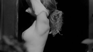 Lea Seydoux nude ⭐ Petit tailleur (2010)