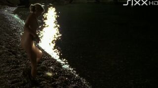 Janina Elkin, Nikola Kastner nudity ⭐ Kussen verboten, baggern erlaubt (2003)