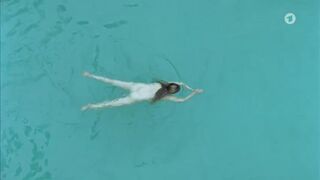 Barbara Sukowa nude - Nacht ohne Morgen (2011)