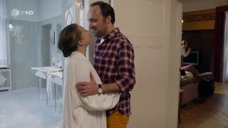 Helen Woigk, Rebecca Rudolph nackte ⭐ Hüftkreisen mit Nancy (2019)