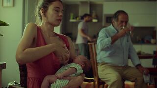 Laia Costa tits ⭐ Lactation Scene ⭐ Cinco lobitos (2022)