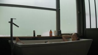 Isabelle Caillat topless - Hors Saison s01e04 (2022)