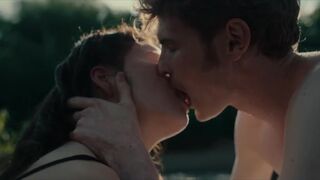 Devrim Lingnau nude, Svenja Jung, Noemi Krausz, Melika Foroutan nackte - Die Kaiserin s01e01-06 (2022)