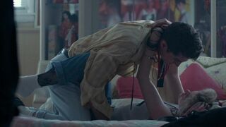 Sex Moment with Elena Kampouris nude - Shoplifters of the World (2021)