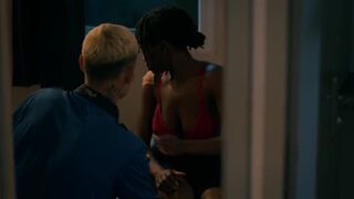 Tracy Gotoas naked ⭐ Du crépitement sous les néons (2022)