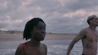 Tracy Gotoas naked ⭐ Du crépitement sous les néons (2022)