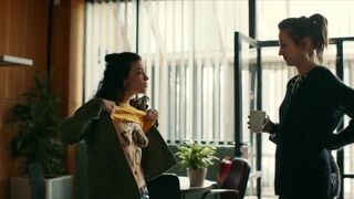 Helen Woigk nude scene - Frau Jordan stellt gleich s01e08 (2019)