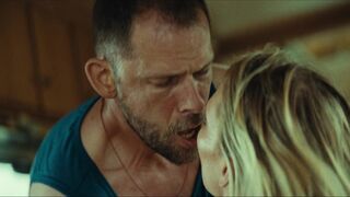 Agnieszka Zulewska topless ⭐ Wielka woda (2022)