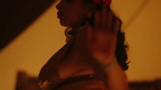 Violeta Valverde erotic dance - Living (2022)