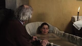 Laetitia Casta nude ⭐ La Jeune fille et les loups (2008)