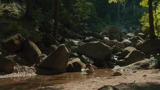 Emilie Neumeister sexy ⭐ Uzly a pomerance (2019)