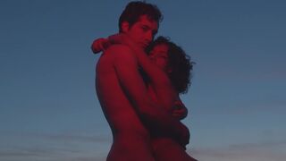 Erotic Short Scene Ave paraíso (2019)