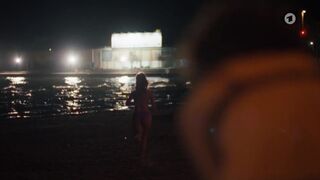 Lesbian hot scene ⭐ Jasmin Gerat, Sarah Bauerett sexy ⭐ Der Kroatien-Krimi (2023)