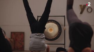 Maud Baecker sexy, Isabelle Vitari, Nadia Roz - L'amour presque parfait s01e01-06 (2022)