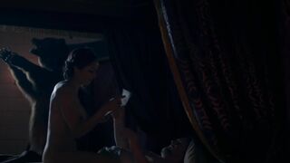 Amrita Acharia nude, Ludivine Sagnier sexy - The Serpent Queen (2022) s01e02