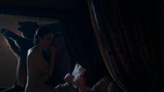 Amrita Acharia nude, Ludivine Sagnier sexy - The Serpent Queen (2022) s01e02
