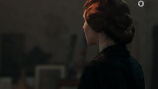 Deleila Piasko, Pauline Rénevier, Henriette Confurius erotic - Das Weiße Haus am Rhein (2022)