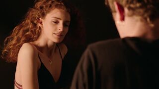 Erotic Photoshoot scene ⭐ Sixtine Gignoux sexy ⭐ Mona et d'autres (2019)