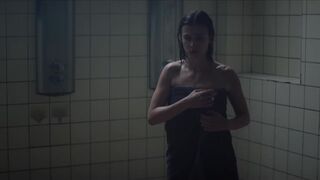 Aylin Tezel, Marina Sista Tauscher hot sex scene ⭐ Unbroken s01e03 (2021)