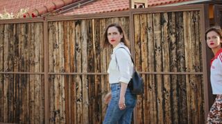 Whitney Cummings topless - How It Ends (2021)