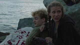 Caroline Hartig, Lena Klenke sexy ⭐ Blackout (2021) s01-e03