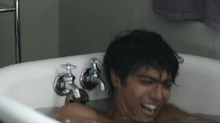 Danae Reynaud Topless  ❤️ Porcelana (2013)