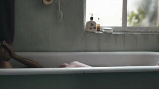 Danae Reynaud Topless  ❤️ Porcelana (2013)