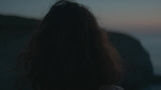 Usúe Álvarez topless ⭐ El radioaficionado (2021)