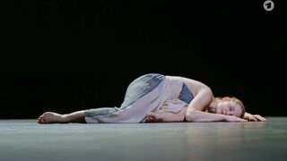 Mona Pirzad, Nadja Bobyleva nude ⭐ Käthe und ich s01e01 (2019)