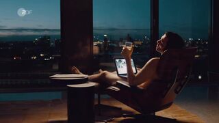 Laura Egger great - Laim und die Tote im Teppich (2020)