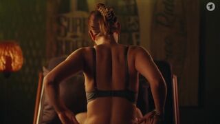 Lina Hüesker topless ⭐ Nach uns der Rest der Welt (2023)