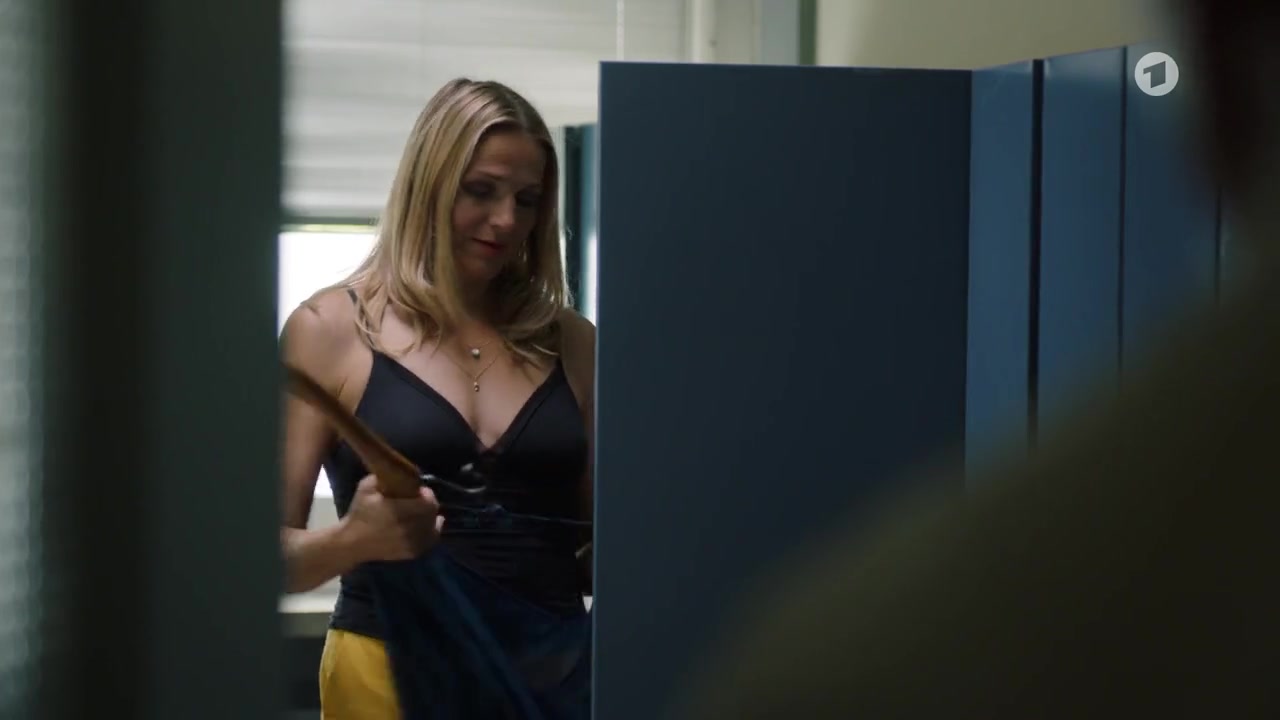 Tanja Wedhorn erotic - Praxis mit Meerblick (2021) s01e11