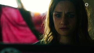Anke Retzlaff, Picco von Groote sex - Über die Grenze s01e03-04 (2020)