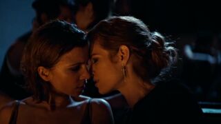 Lesbian Scene ⭐ Aylin Tezel, Yuval Scharf nude ⭐ Der Russe ist einer, der Birken liebt (2022)